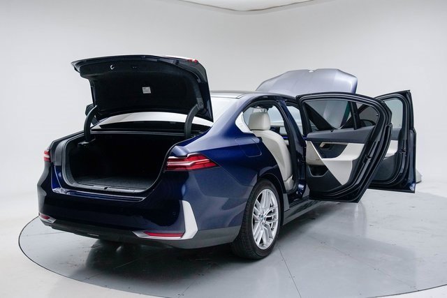 Used 2024 BMW 530i xDrive w/ Executive Package image 21