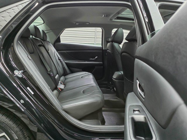 Used 2024 Hyundai Elantra Limited FWD image 16