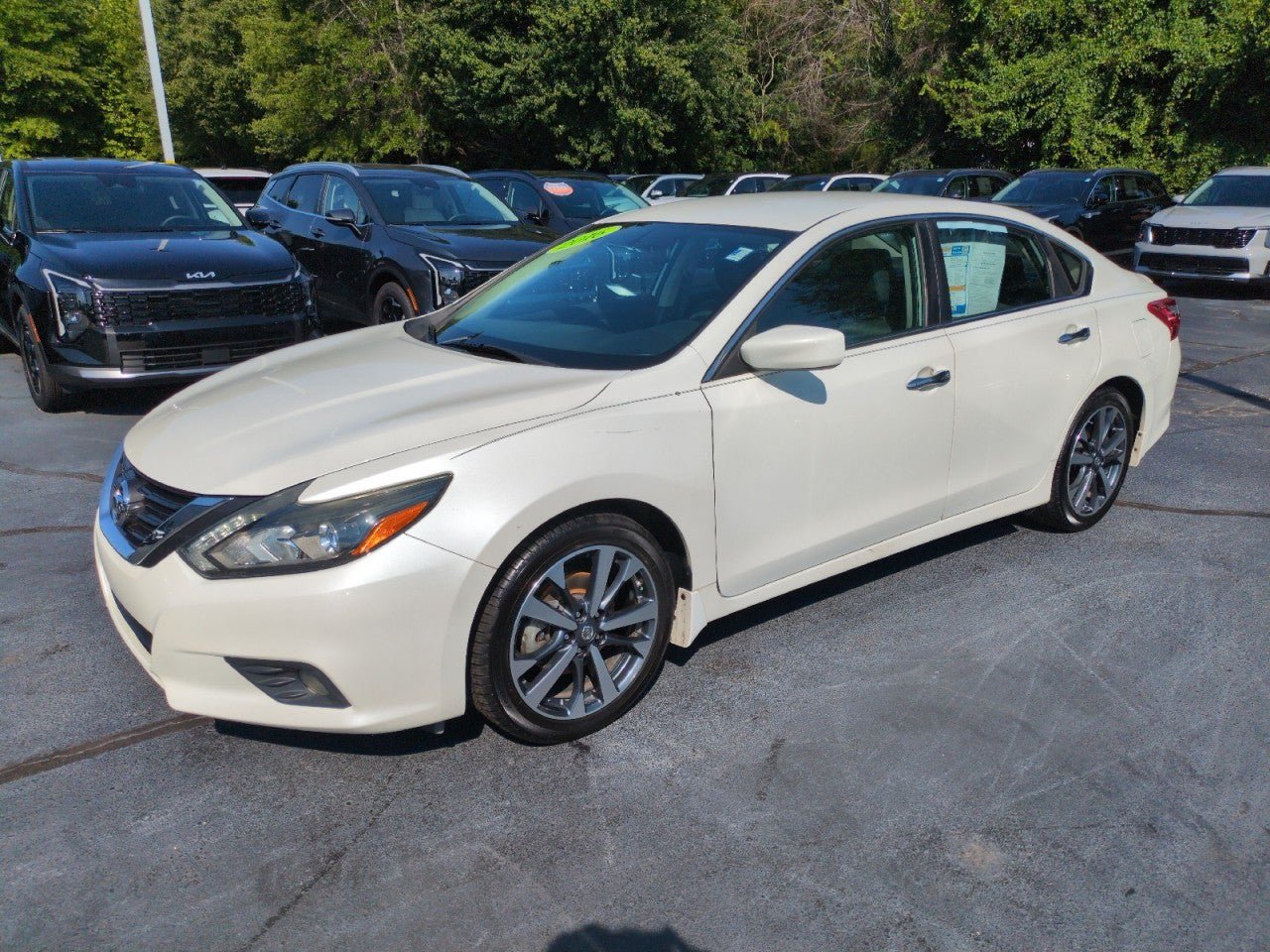 Used 2016 Nissan Altima 2.5 SR w/ LED Appearance Package FWD image 3
