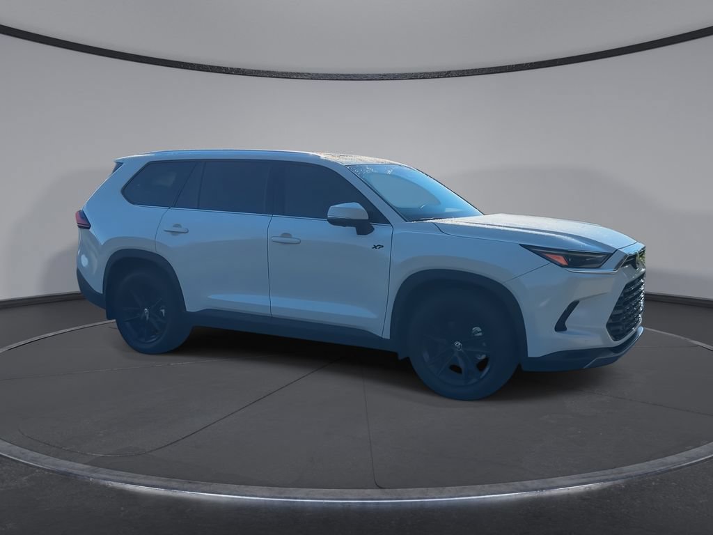 Used 2024 Toyota Grand Highlander FWD image 2