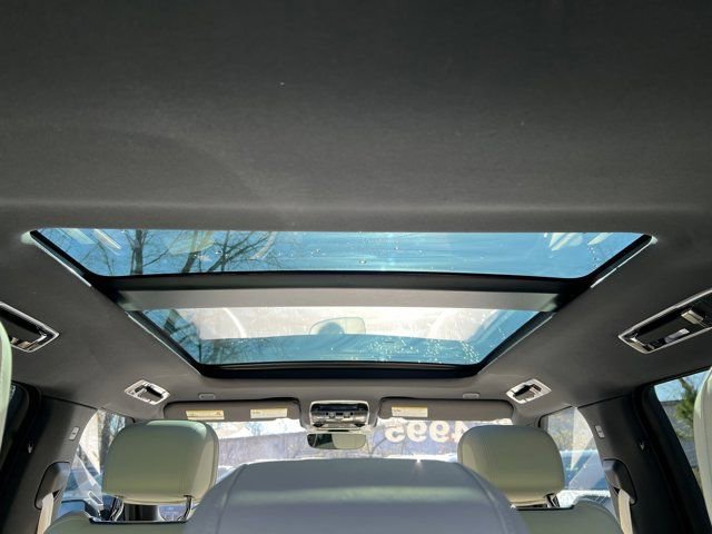 Used 2023 Land Rover Range Rover SE image 25
