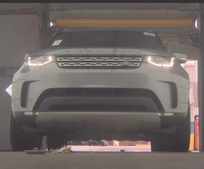 Used 2020 Land Rover Discovery HSE AWD/4WD image 13