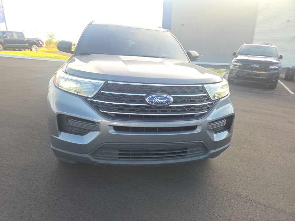 Used 2023 Ford Explorer XLT RWD image 2