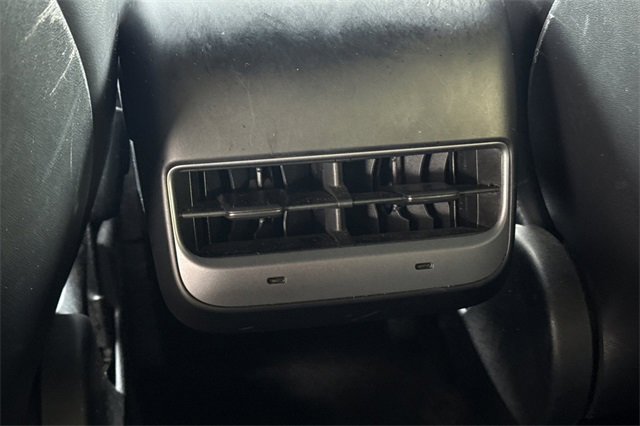 Used 2022 Tesla Model Y Long Range image 17
