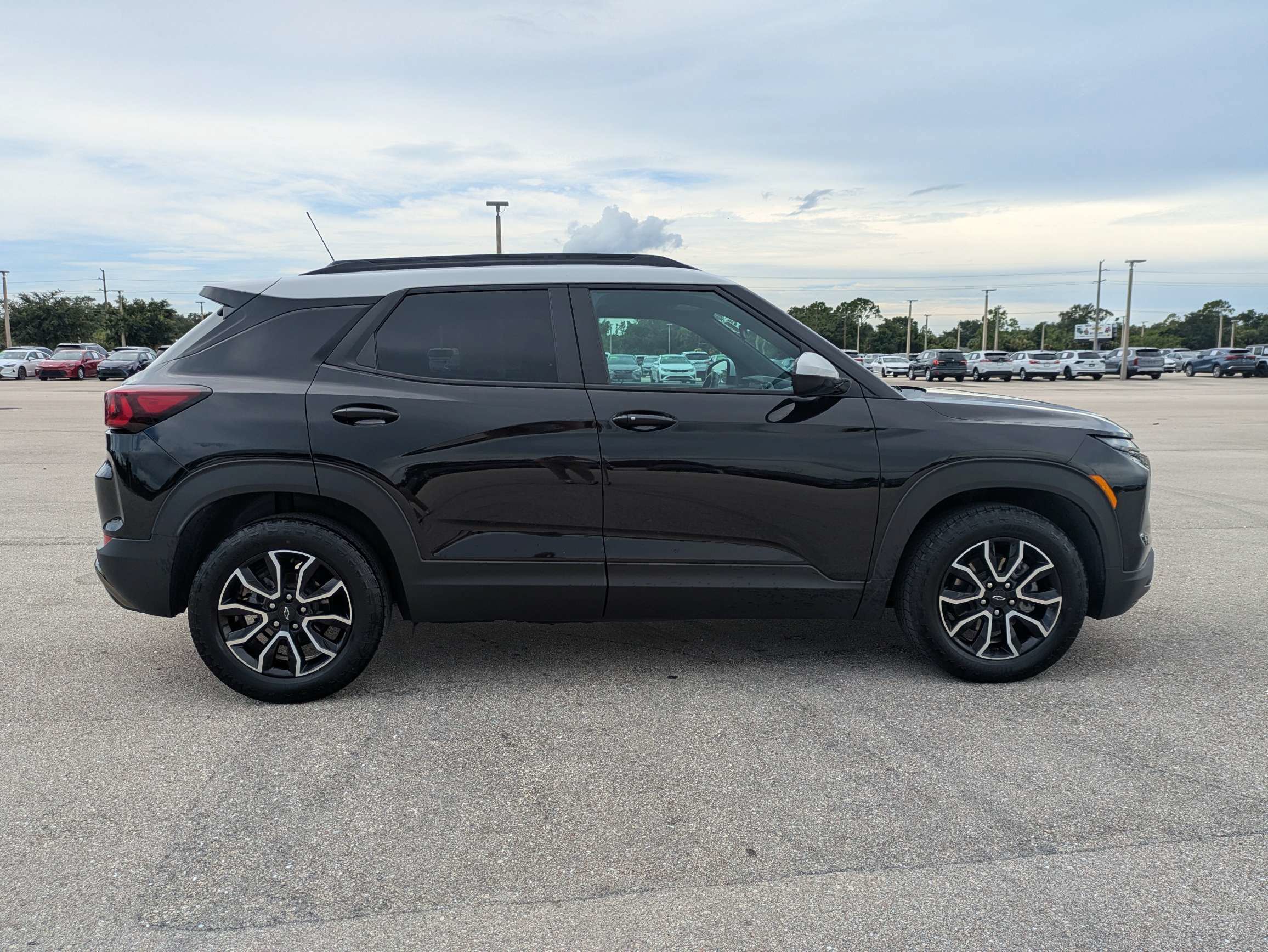 Used 2025 Chevrolet TrailBlazer ACTIV w/ Driver Confidence Package FWD image 4