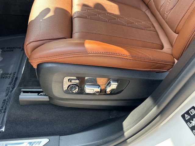 Certified 2025 BMW X7 M60i AWD/4WD image 29