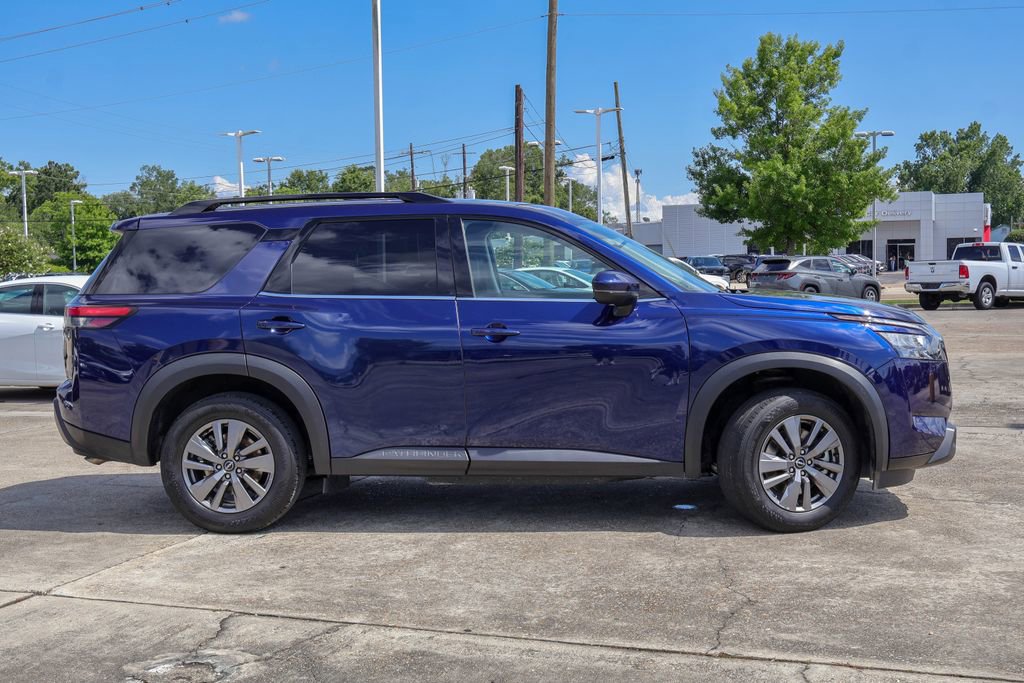 Used 2025 Nissan Pathfinder SV FWD image 23