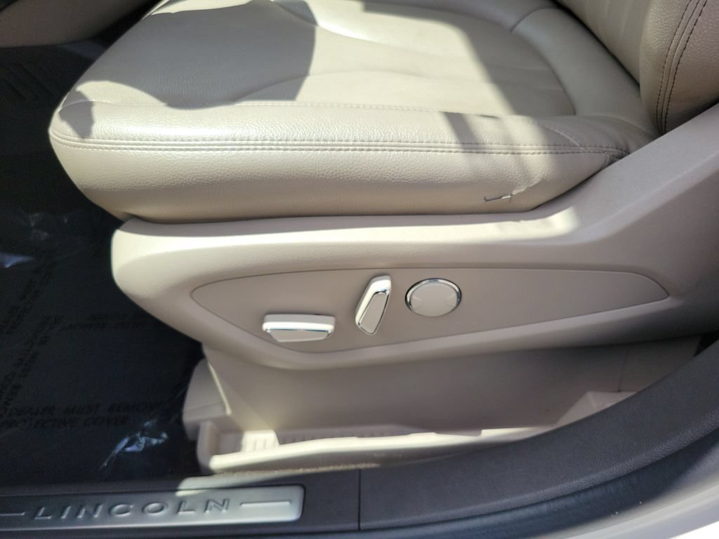 Certified 2022 Lincoln Nautilus FWD w/ Premium Package image 13