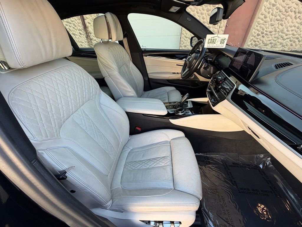 Used 2021 BMW M550i xDrive w/ Dynamic Handling Package image 28