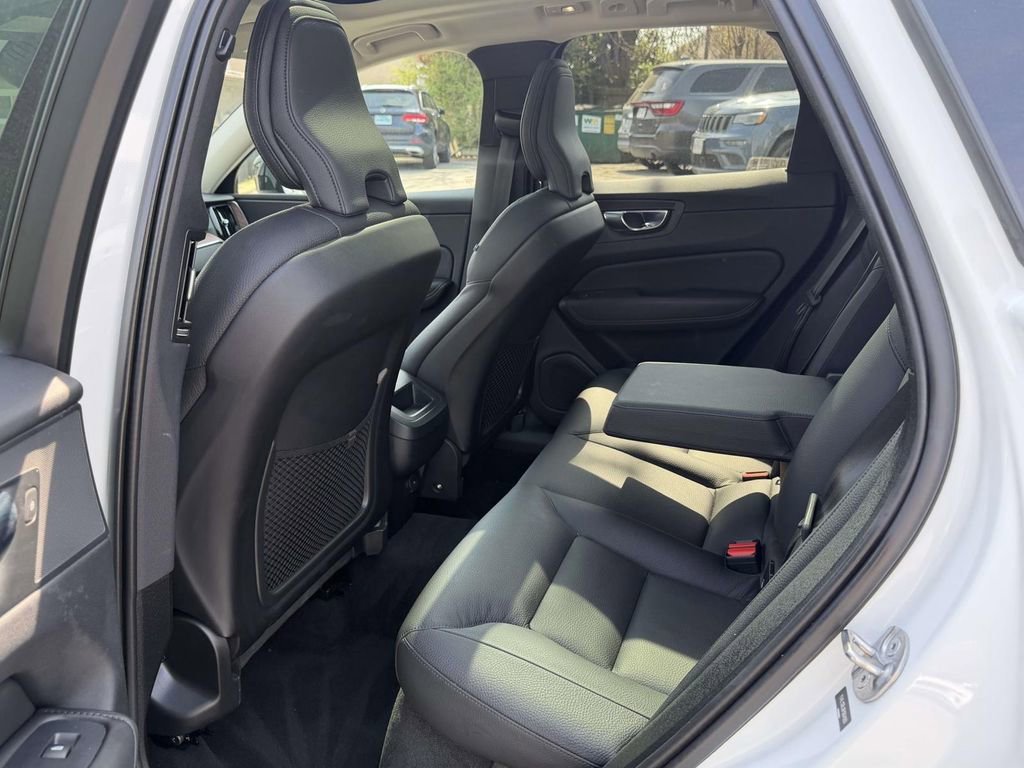 Used 2024 Volvo XC60 B5 Plus w/ Climate Package image 15