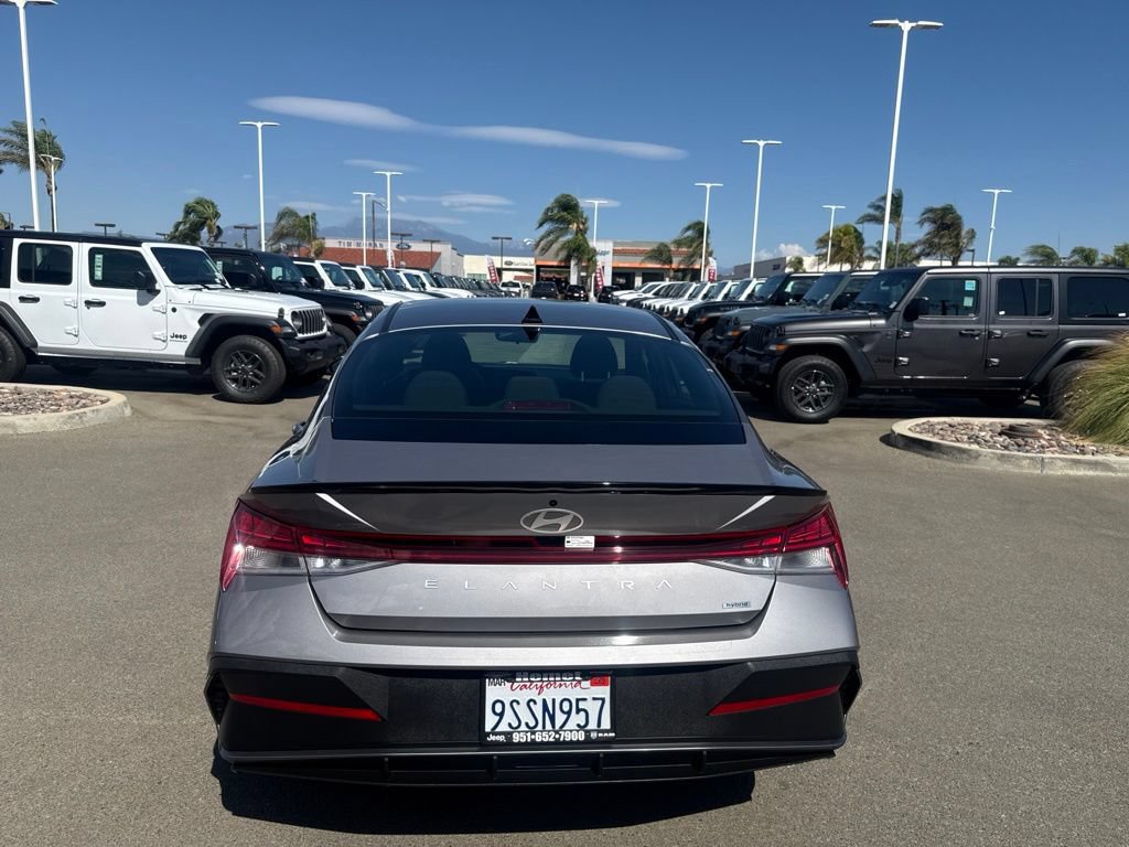 Used 2025 Hyundai Elantra SEL FWD image 6