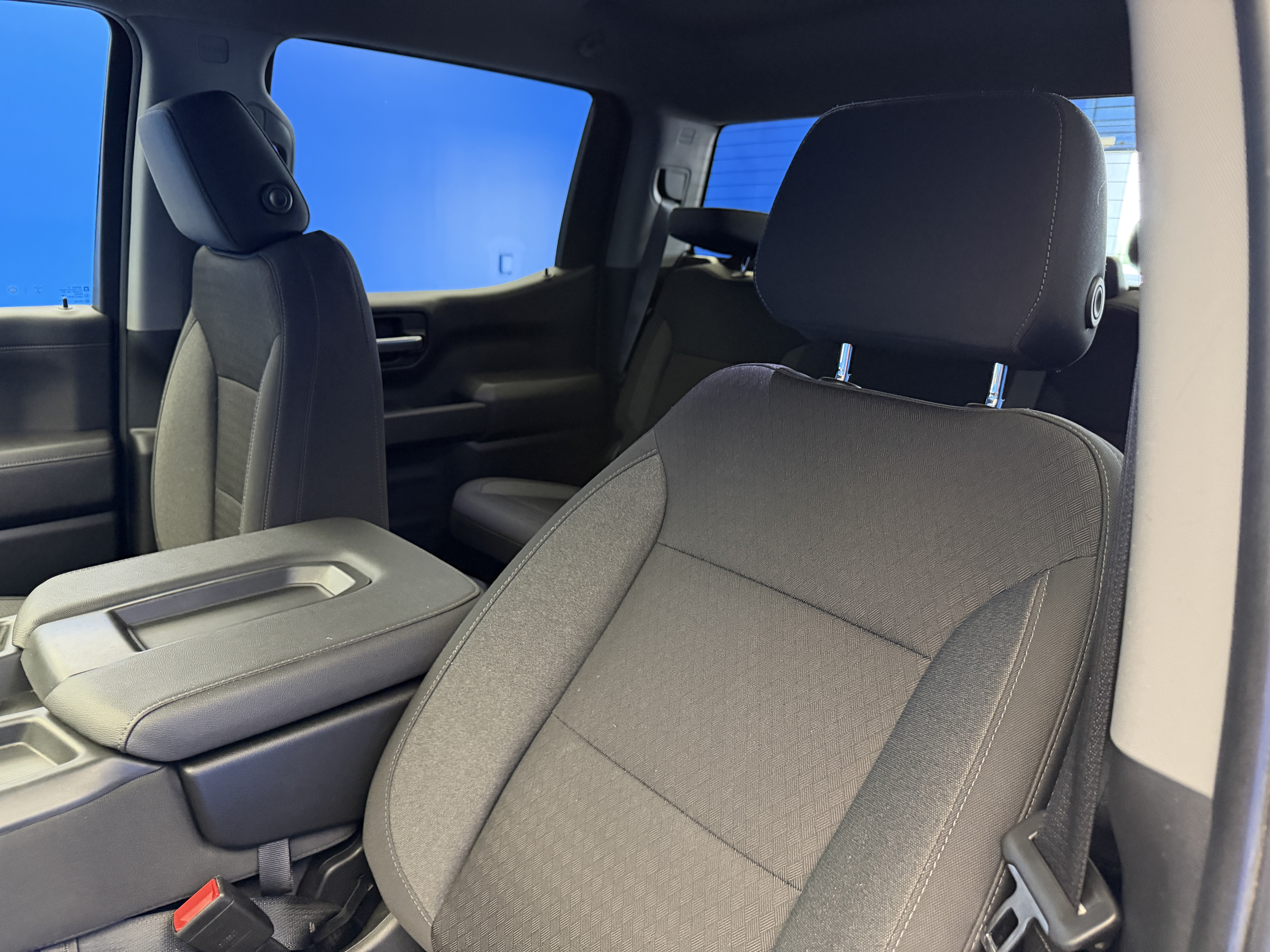 Used 2022 Chevrolet Silverado 1500 LT AWD/4WD image 12