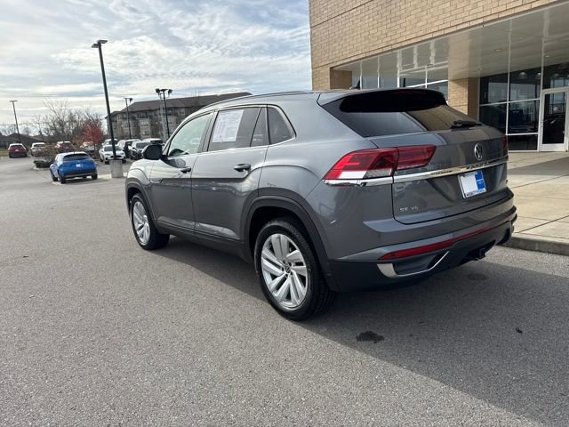 Used 2020 Volkswagen Atlas Cross Sport SE w/ Towing Package image 2