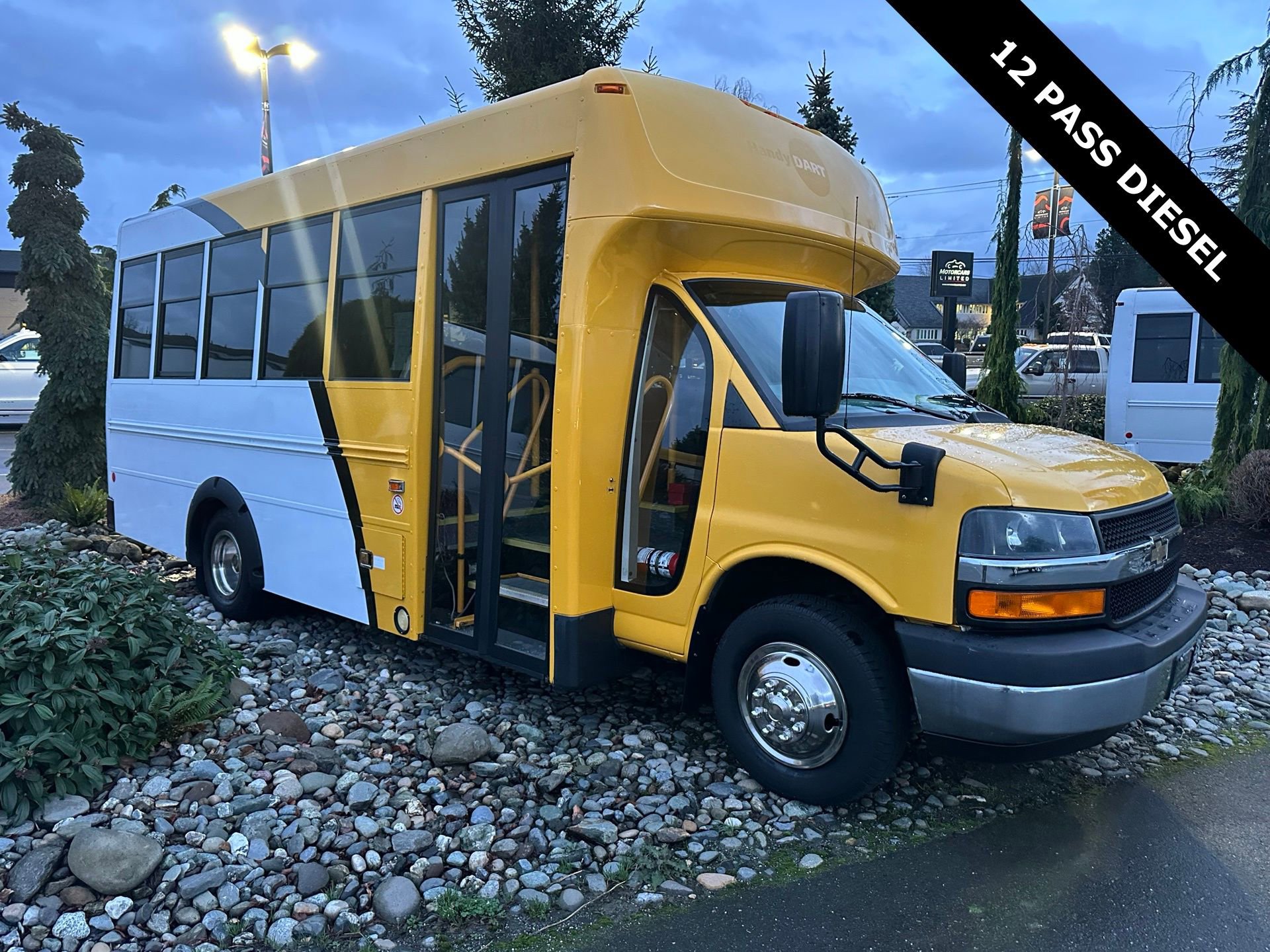 Used 2014 Chevrolet Express 4500 image 1