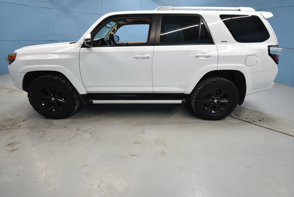 Used 2018 Toyota 4Runner SR5 Premium AWD/4WD image 33