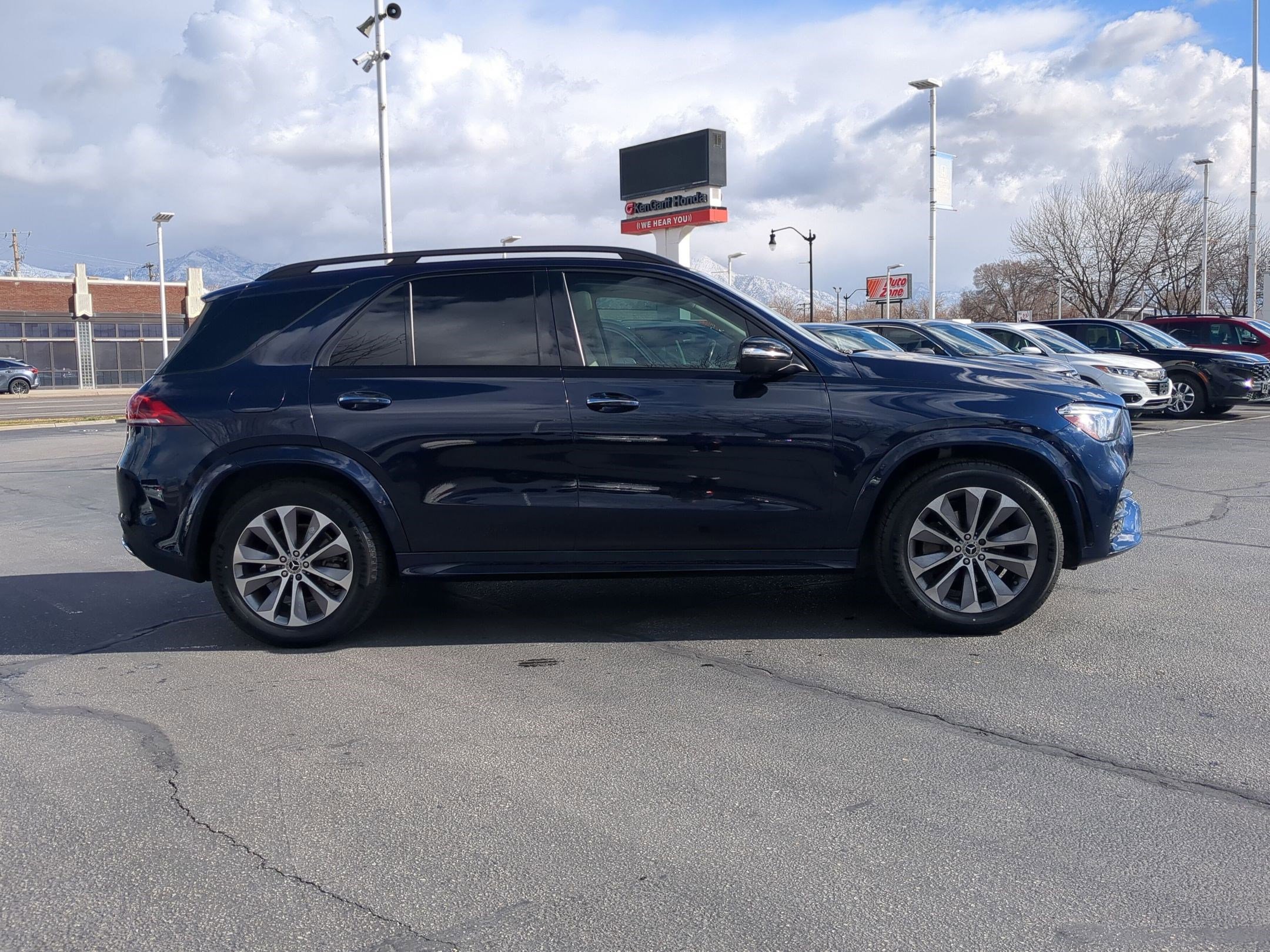 Used 2021 Mercedes-Benz GLE 350 4MATIC image 2