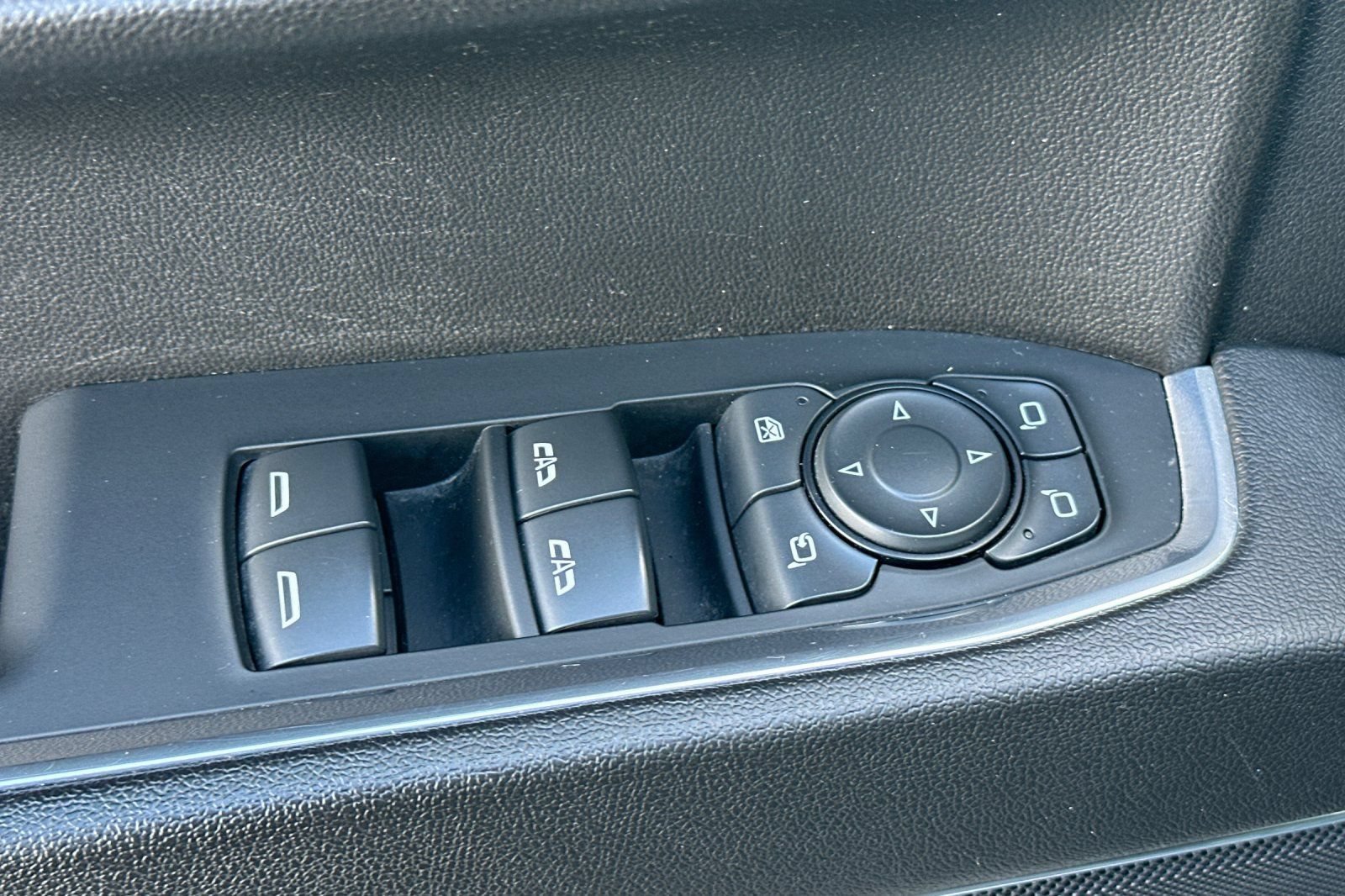 Used 2024 GMC Sierra 1500 SLT RWD image 12