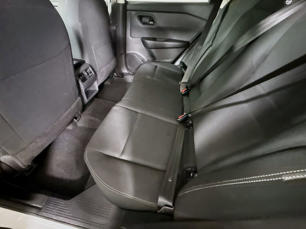 Certified 2024 Nissan Rogue S image 26