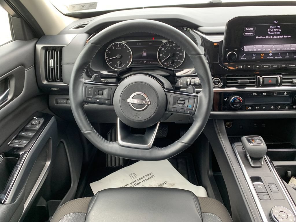 Used 2023 Nissan Pathfinder SL AWD/4WD image 17