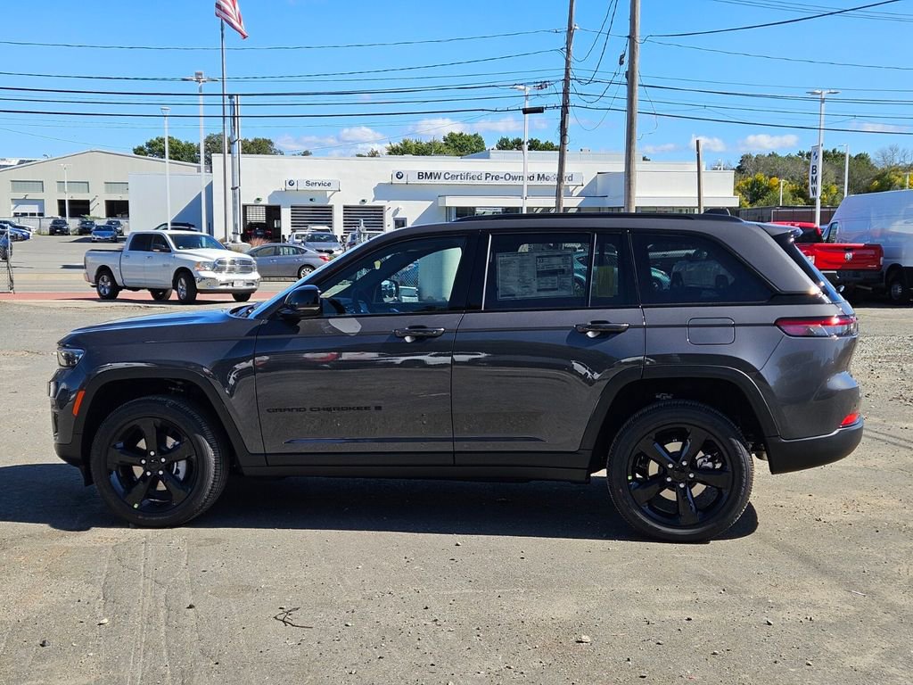 New 2025 Jeep Grand Cherokee Altitude image 2