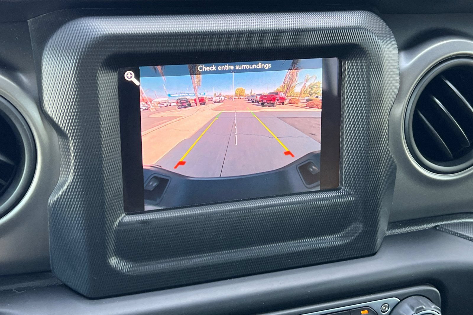 Used 2023 Jeep Gladiator Sport AWD/4WD image 25