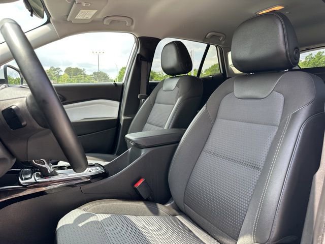 Used 2025 Chevrolet Trax LT w/ LT Convenience Package FWD image 10