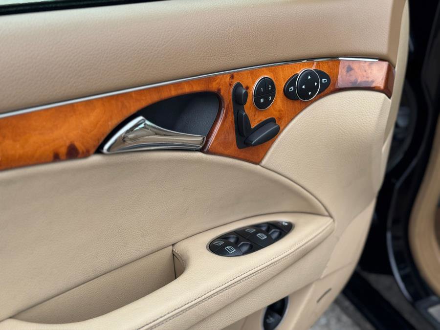 Used 2009 Mercedes-Benz E 350 4MATIC Sedan image 23