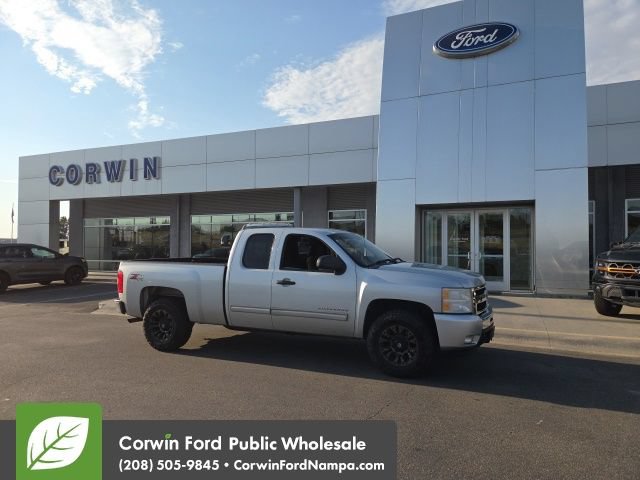 Used 2011 Chevrolet Silverado 1500 LT w/ All-Star Edition AWD/4WD image 3