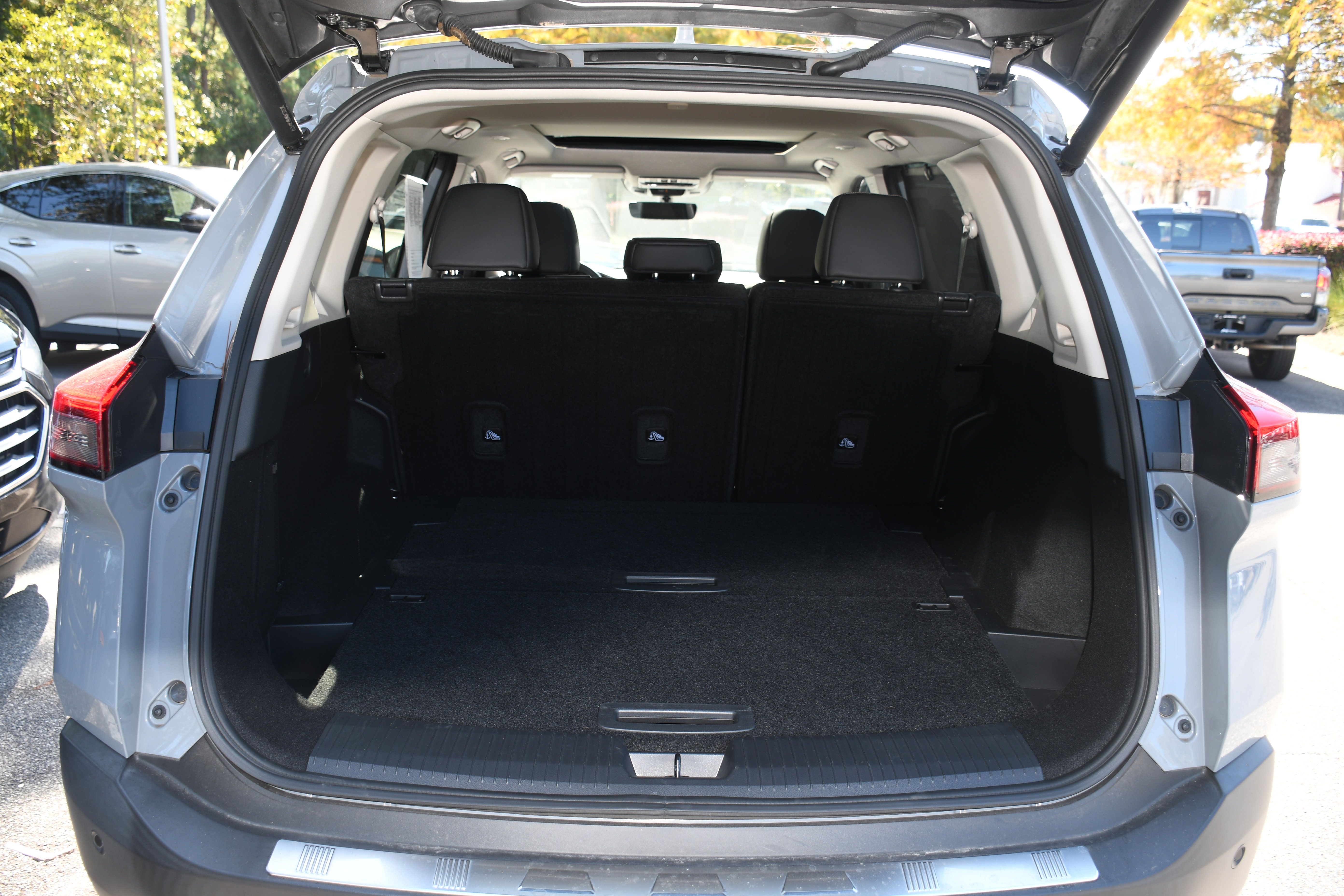 Used 2023 Nissan Rogue SL w/ SL Premium Package image 19