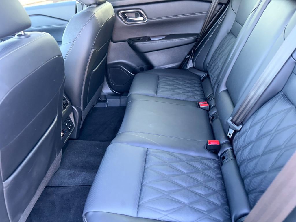 Used 2025 Nissan Rogue Platinum w/ Platinum Premium Package image 25