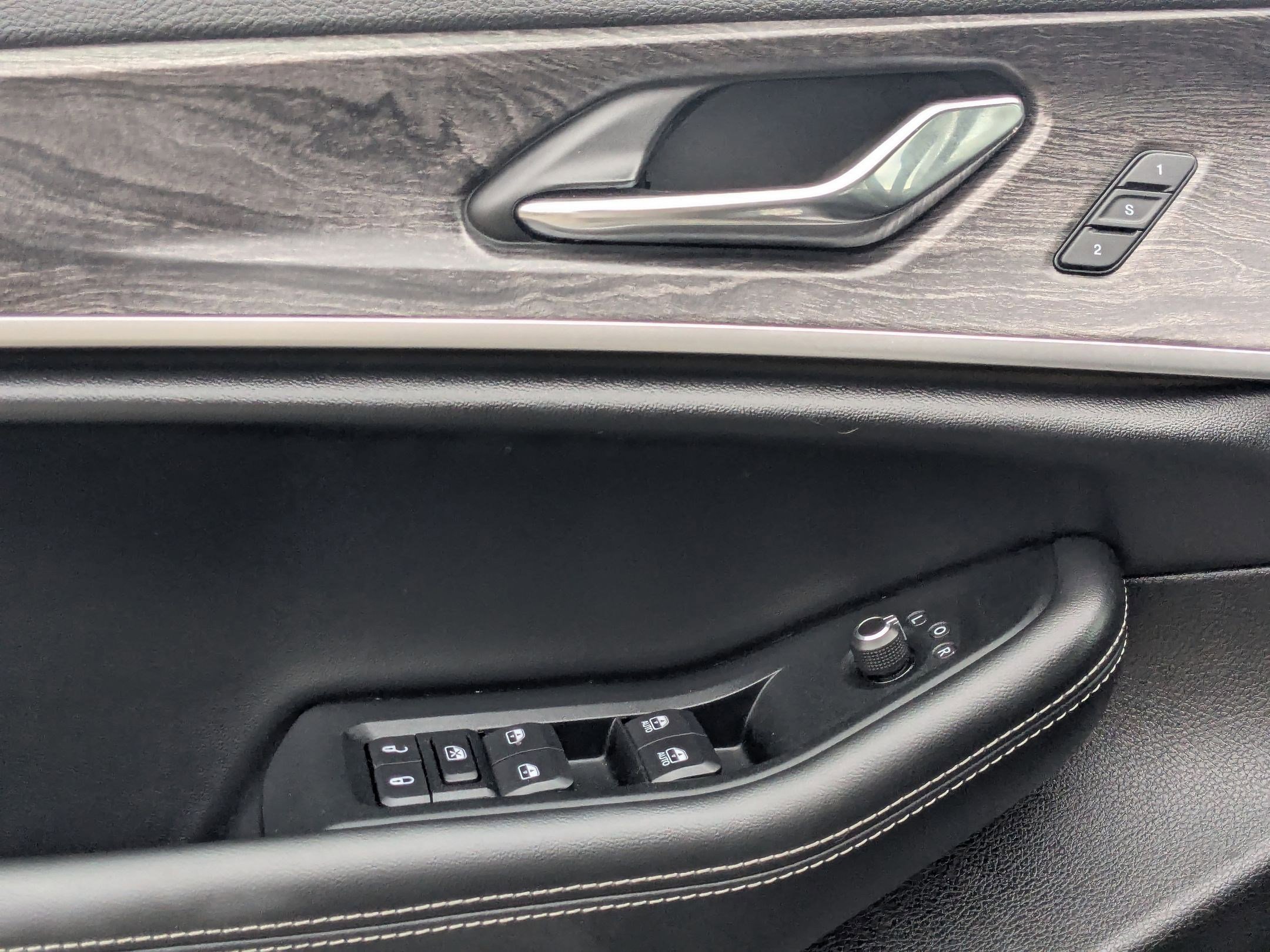 Used 2024 Jeep Grand Cherokee L Limited w/ Luxury Tech Group II image 15