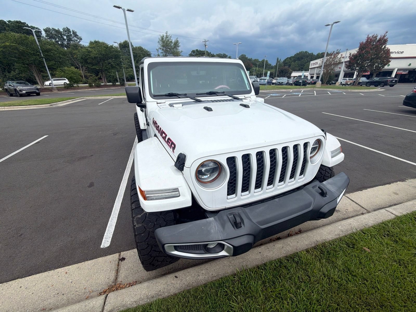 Used 2022 Jeep Wrangler Unlimited Sahara w/ Cold Weather Group AWD/4WD image 10
