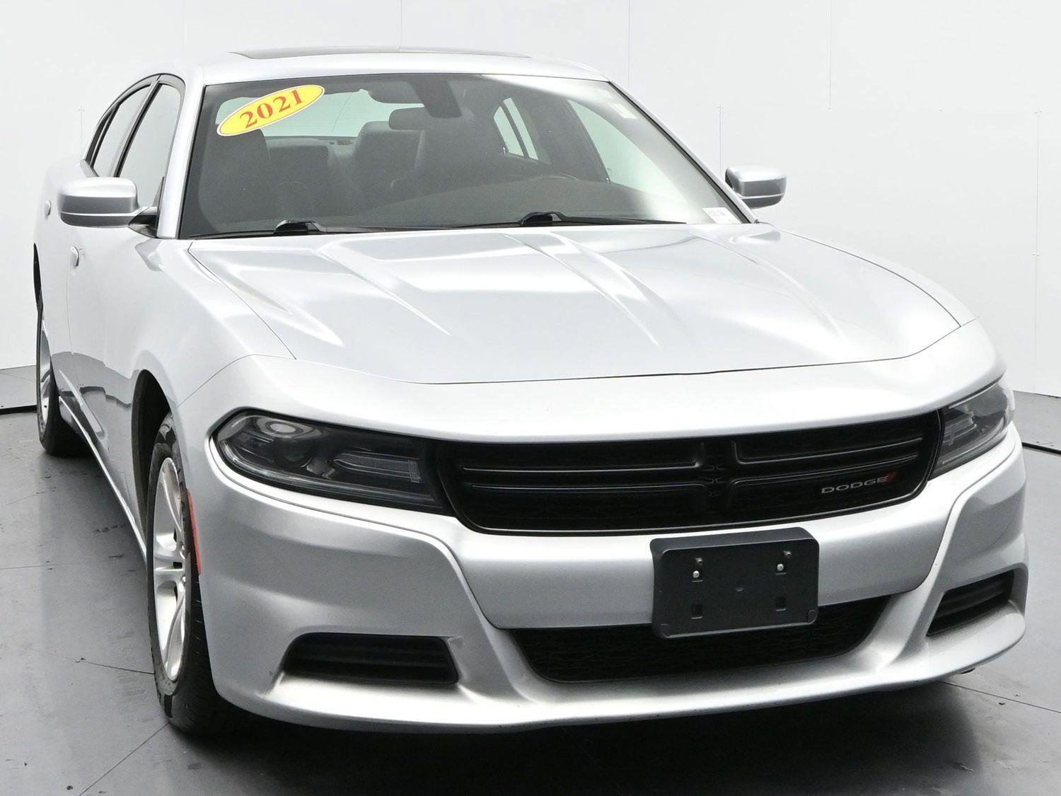 Used 2021 Dodge Charger SXT w/ Leather Interior Group image 2