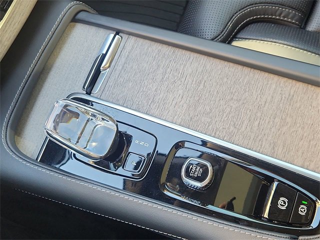 Used 2024 Volvo XC90 B6 Ultimate w/ Protection Package Premier image 15