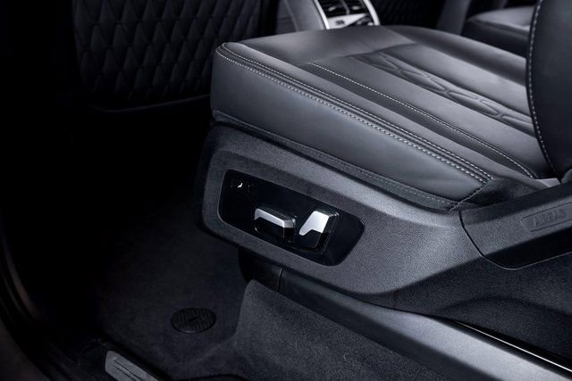 Used 2025 BMW ALPINA XB7 image 28