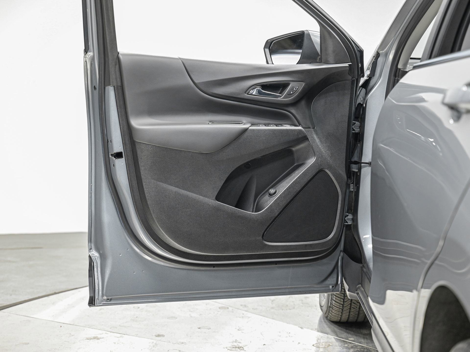 Used 2023 Chevrolet Equinox LT image 12