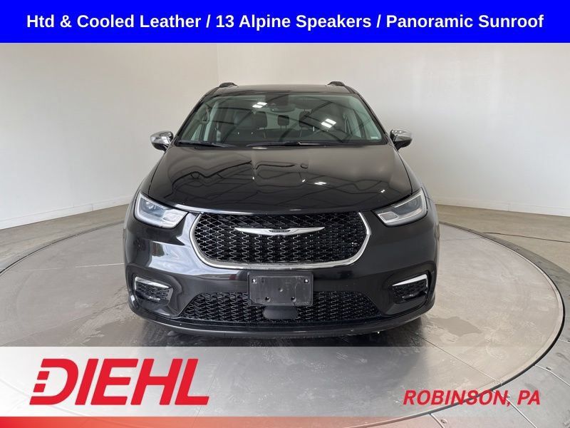 Used 2023 Chrysler Pacifica Limited FWD image 2