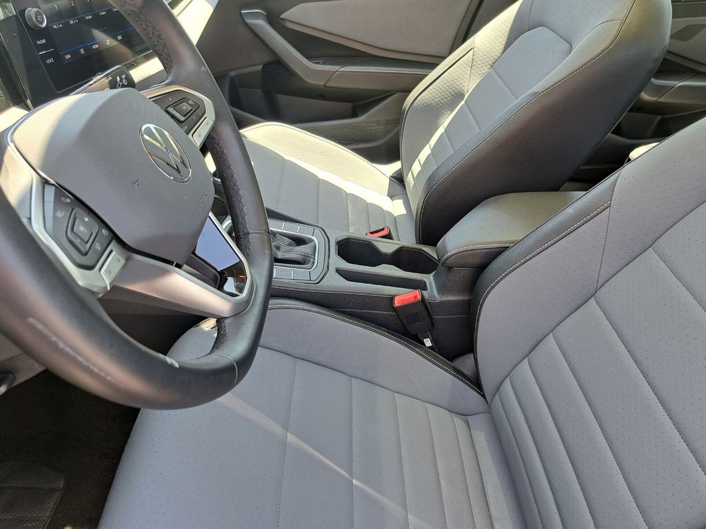 Used 2025 Volkswagen Jetta SE FWD image 20