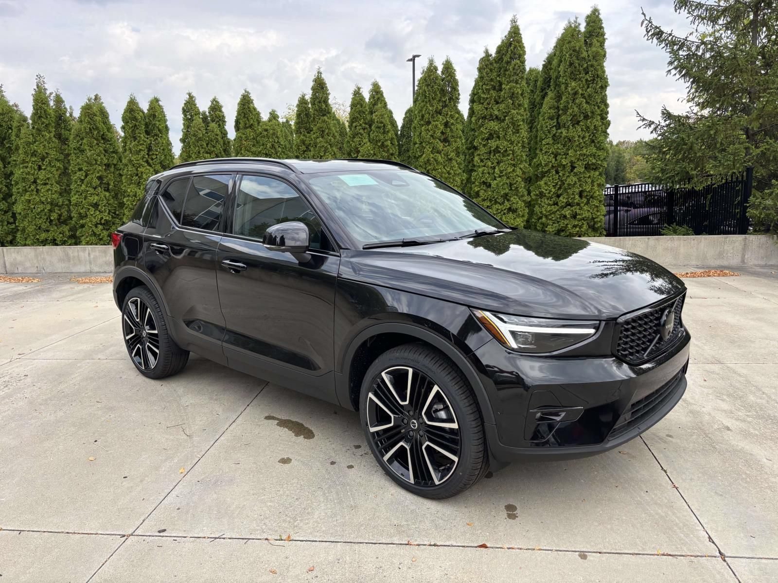 New 2026 Volvo XC40 B5 Ultra w/ Protection Package Premier AWD/4WD image 1