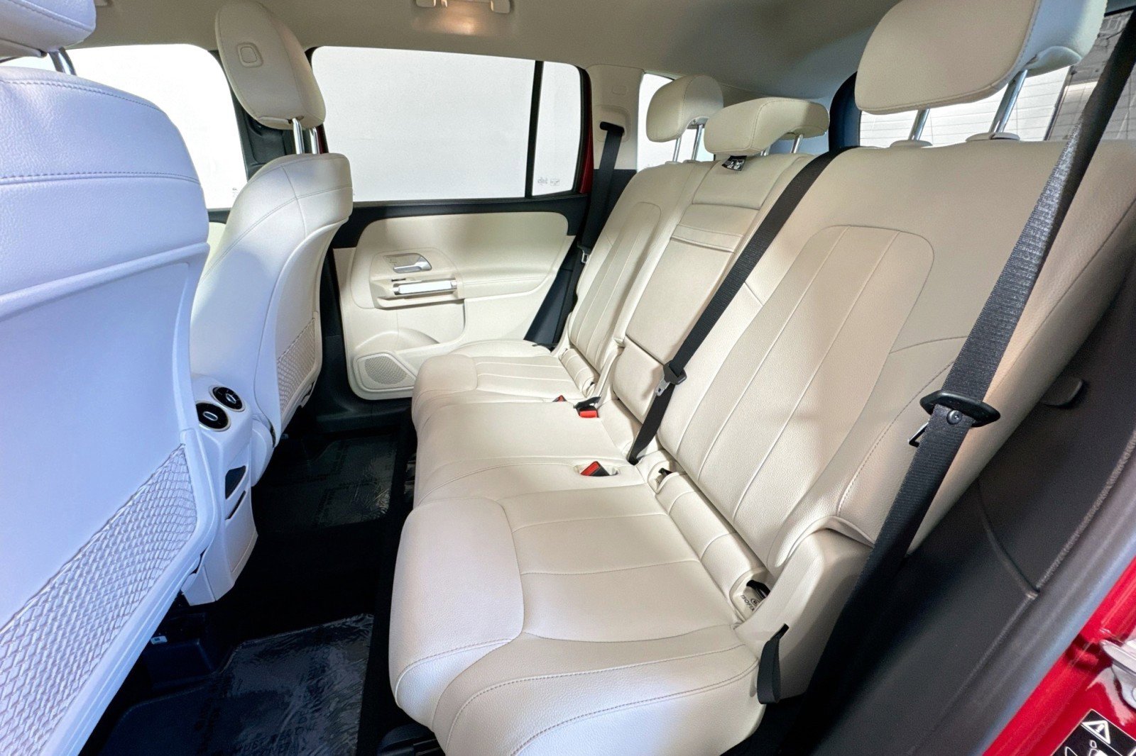 Used 2021 Mercedes-Benz GLB 250 4MATIC image 22