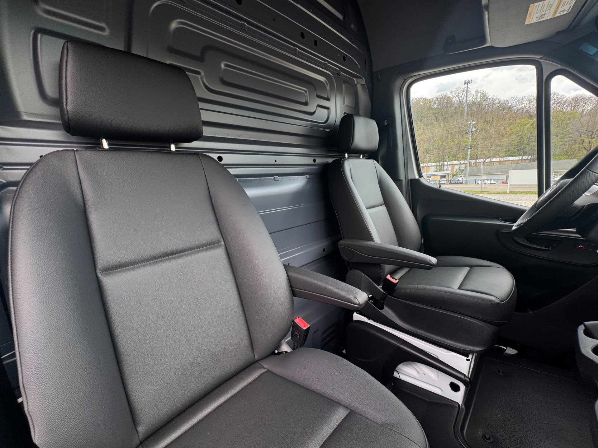 Used 2025 Mercedes-Benz Sprinter 2500 image 43