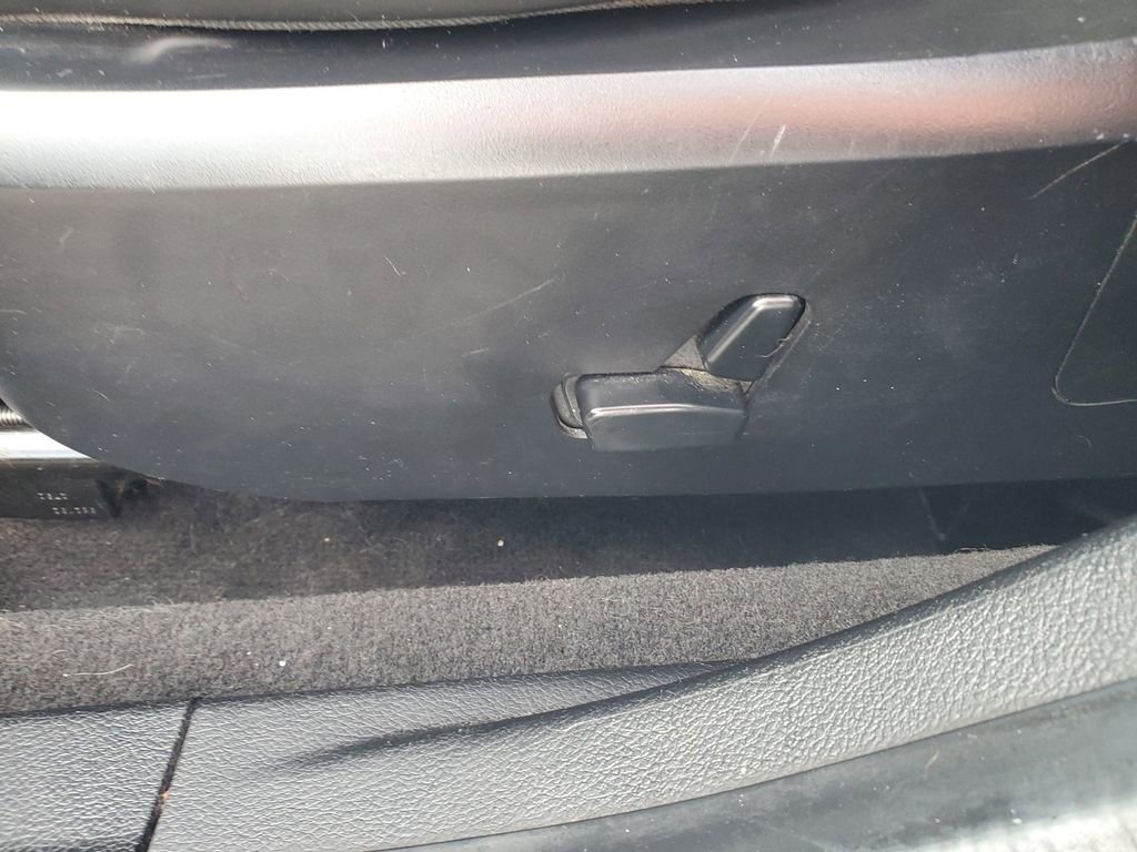 Used 2013 Chrysler 200 Limited image 6