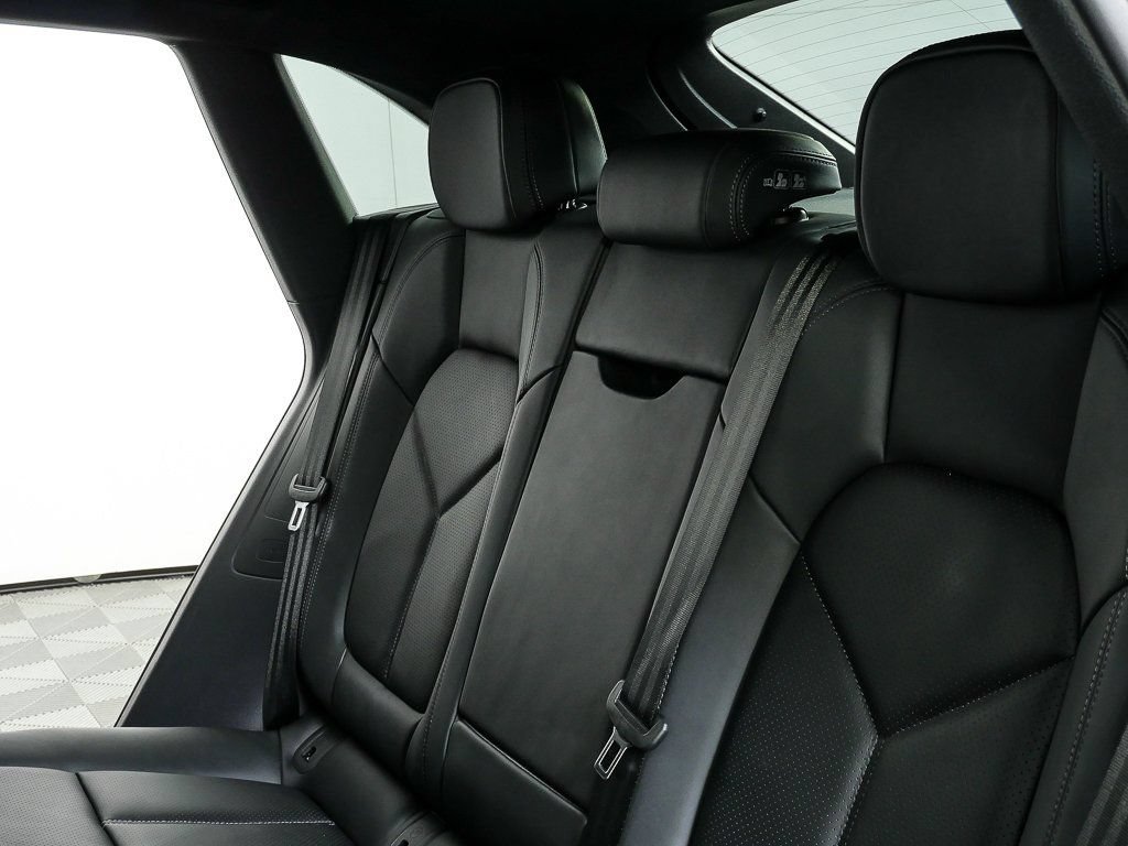 Certified 2026 Porsche Macan AWD/4WD image 21