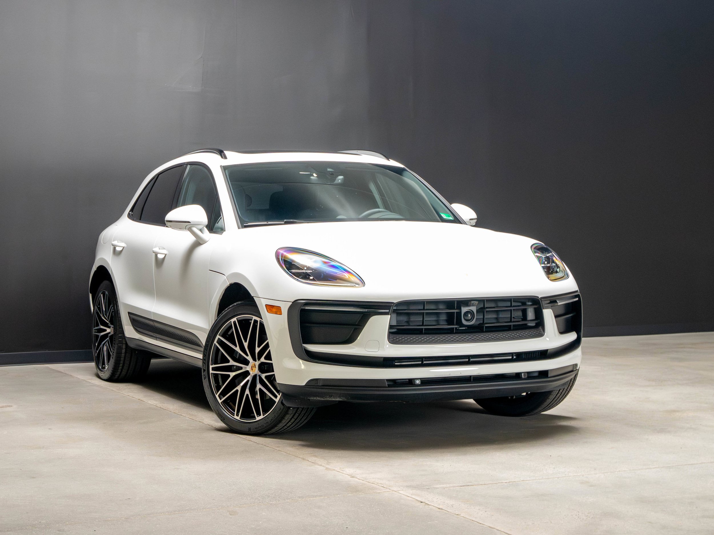 Certified 2026 Porsche Macan AWD/4WD image 9
