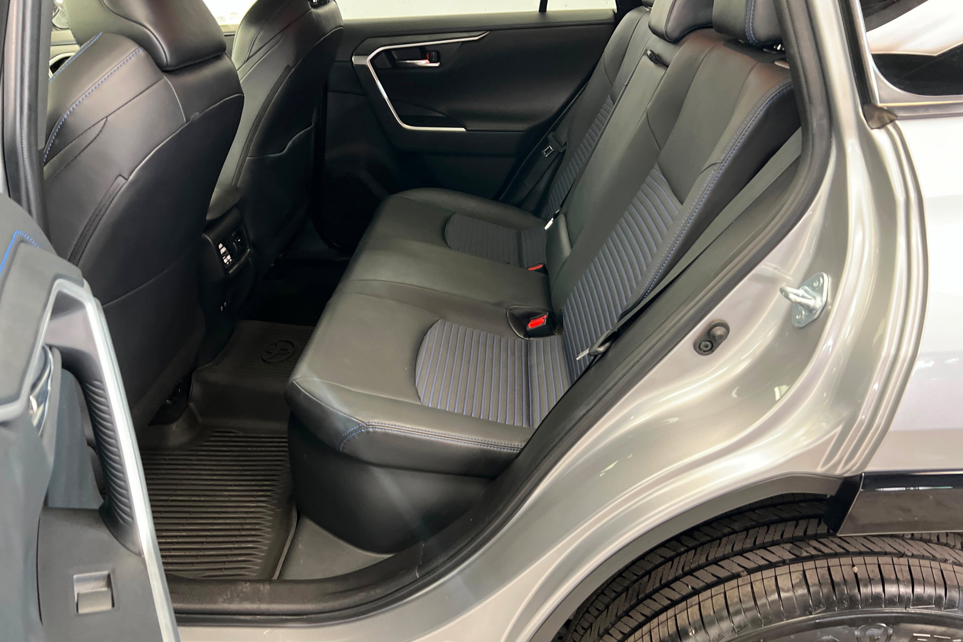 Used 2021 Toyota RAV4 XSE AWD/4WD image 22