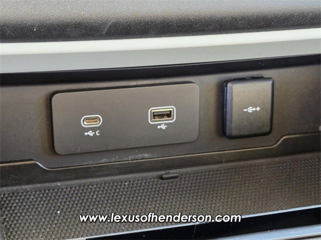 Used 2023 Land Rover Defender 110 SE image 26