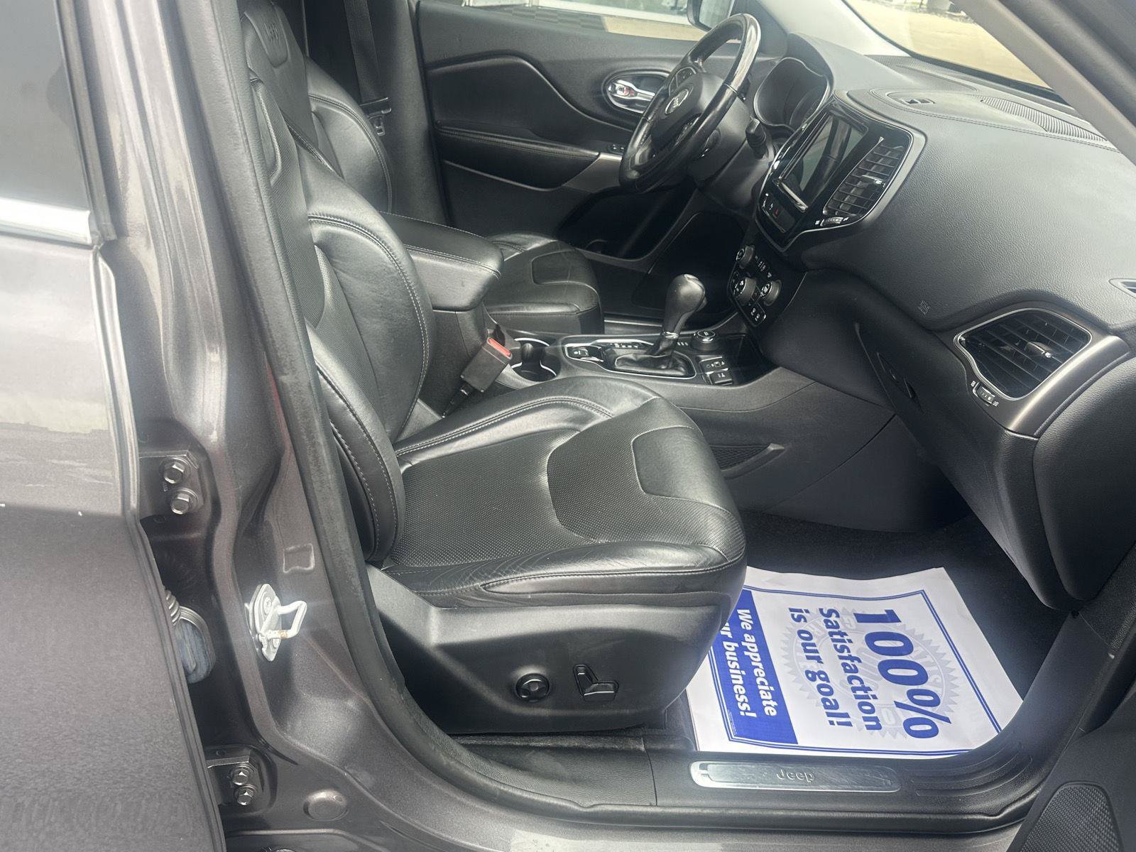 Used 2019 Jeep Cherokee Limited AWD/4WD image 22