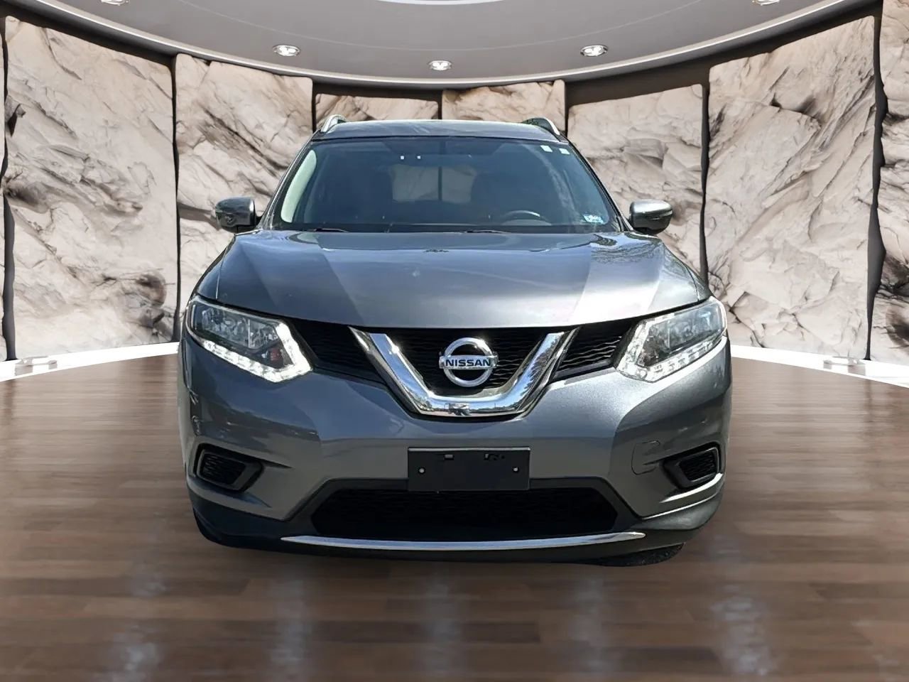 Used 2016 Nissan Rogue SV image 2