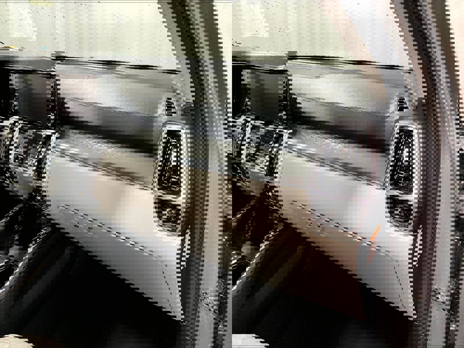 Used 2023 Kia Sorento EX w/ Panoramic Sunroof Package image 13