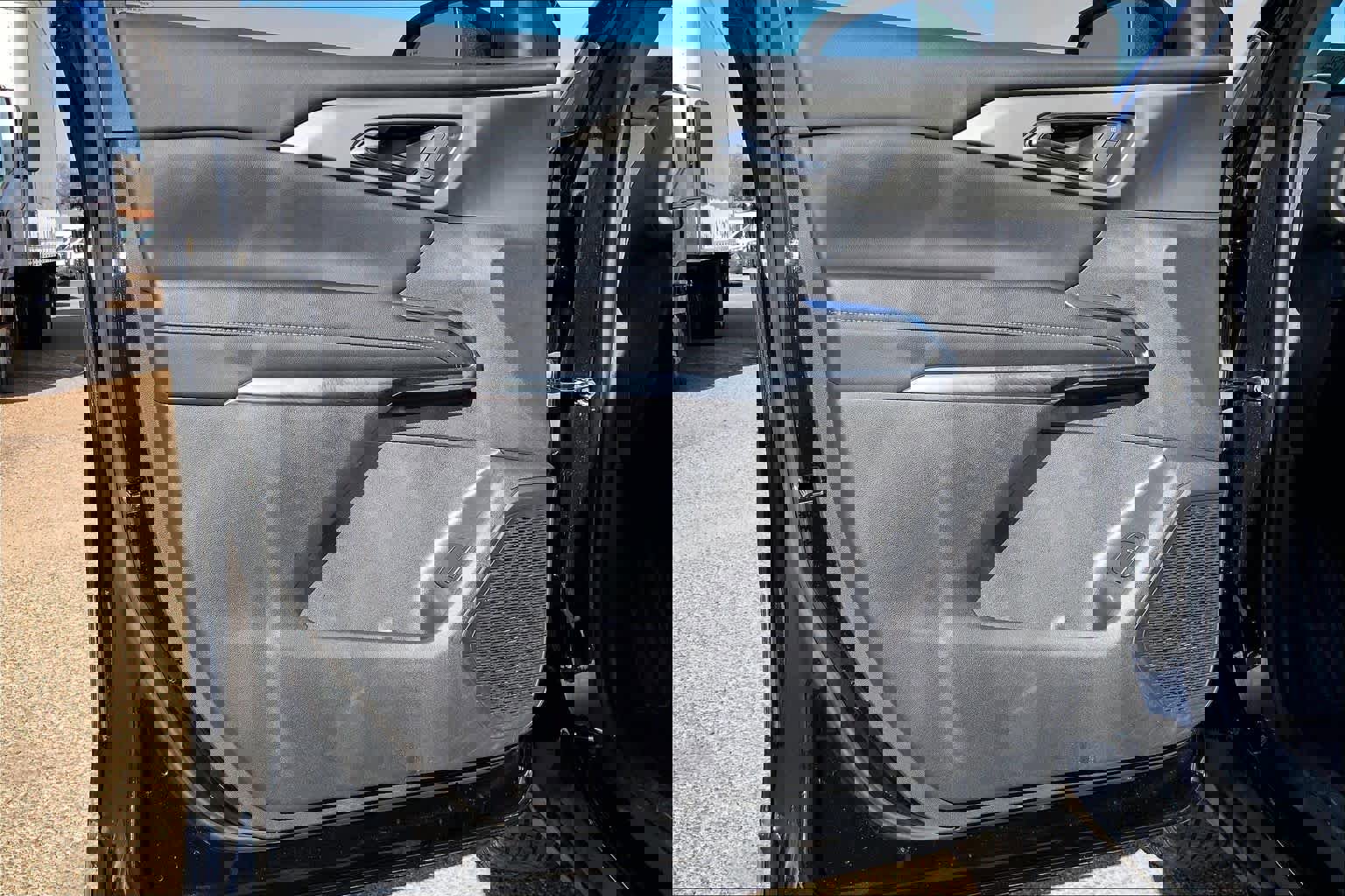 Used 2025 Chevrolet Traverse LT image 22